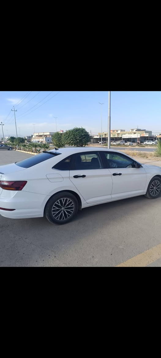 jetta 2019 s
رقم و سەنەوی و هزە جدید 
سەیارەکە کلینە بێ بویاغ
مکینەی 14 مەرغوبە 
سەیارەکەبێ مسروفه
تەنیا 80 مایل روشتوە
چوار تایەی جدید 
نرخ 134 ورەقە 
رقم| *********** اكر, نينوى
