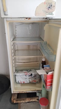 ثلاجة • شغّالة • مجال بسيط