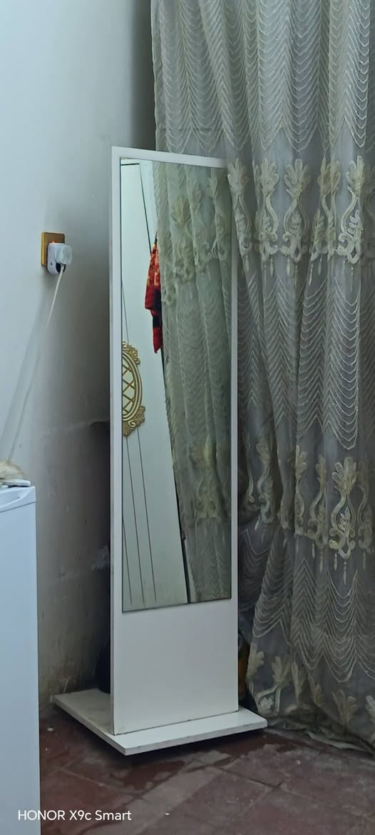 غرفه نوم 11 قطعه سبب البيع جبيره عل غرفه العنوان بغداد الشعب رقم الهاتف ***********
