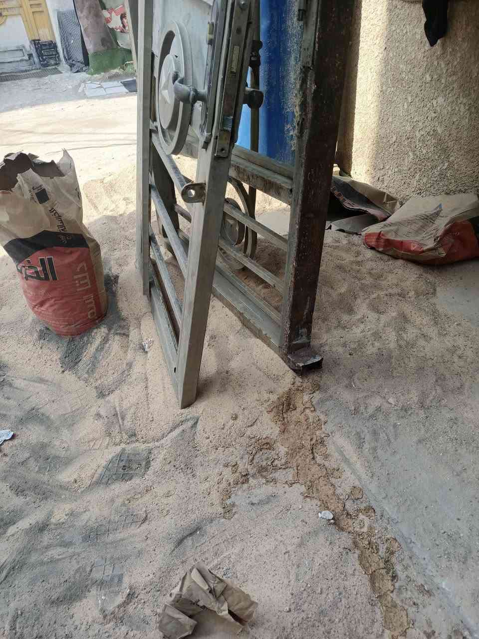 باب للبيع قيم وخذ حته لقفل شغال كامل هوه ولجرجوبه مالته مكاني شارع ابو طالب
