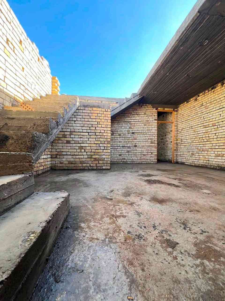 🏡 دار سكني هيكل زراعي للبيع

📐 المساحة 180م² | الواجهة 6م | النزال 31م
🏠 مساحة البناء 100م²، يتكون من استقبال، مطبخ، صالة، غرفة نوم وصحيات داخلية وخارجية.

📍 الموقع: حي الأسرى الزراعي، قريب على سايدين عبدالكريم قاسم.

📞 للاستفسار: *********** اتصال أو واتساب
