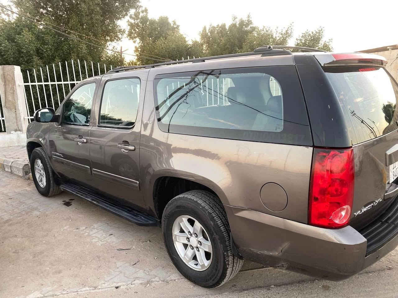 🚗 للبيع: جي إم سي يوكن SLT 2013
رقم ( أنكليزي دولي) بغداد خصوصي 

(فحص وهزه جديده)

     ( مشروع وطني) 

 (سنوية جديدة. )

(لغاية 30/11/2030

📍 مكان السيارة: السماوة – قضاء الخضر

📞 للتواصل: ***********

📊 المسافة المقطوعة: 163,000 ميل قابلة للزيادة 

🛠️ المحرك: 8 سلندر – 5300cc

كير محرك اكسل شرط 

برغي ممفتوح بيهن

⚙️ المواصفات: فئة SLT

(7) راكب

• مقاعد أمامية كهربائية

• تدفئة مقاعد 

• مثبت سرعة

• تشغيل عن بعد

• تحكم ستيرن جهتين

• ترحيب بالمرايا

• تحكم دواسات بنزين

             (مع)

• بريك كهربائي

• كاميرا خلفية بلادية 

• تبريد ممتاز جيدجداً 

• دواخل سوداء نظيفة جدًا جداً

• كامل المواصفات ما عدا الفتحة

⚠️ أضرار السيارة:

• وارد امريكي 

• تبديل الجاملغ الأمامي الأيسر والبنيد

📌 تفاصيل إضافية:

• السيارة بسمي 

• ⁠تحويل ثاني يوم

• ⁠بدون وكالةً 

• شرط التحويل

• طخم إطارات جديد مع بطارية جديدة

• حدادية جديدة

• طخم دبلات جديد

💰 السعر: 190) ورقة $
