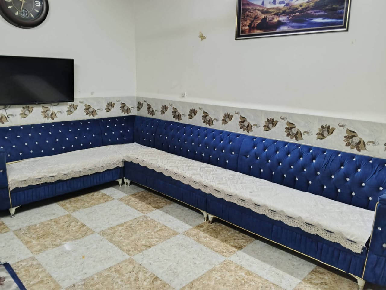 سلام عليكم
ديوان للبيع السعر 300 وبي مجال 

الرقم:***********
