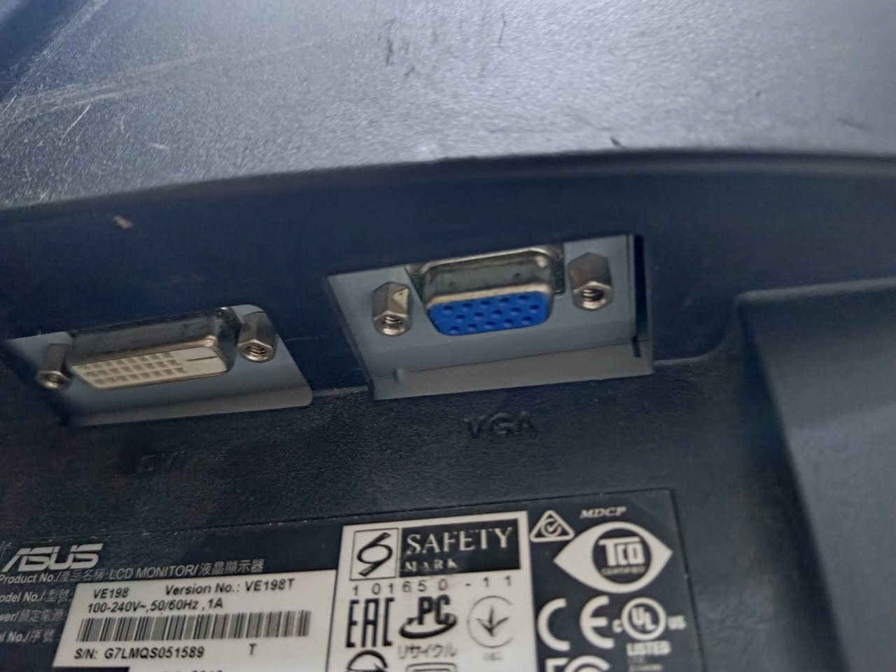 شاشة من نوع ASUS اصلية نضيفة  وشغالة للكامرات وال pc
السعر 50 ألف 
تواصل خاص واتساب ***********
