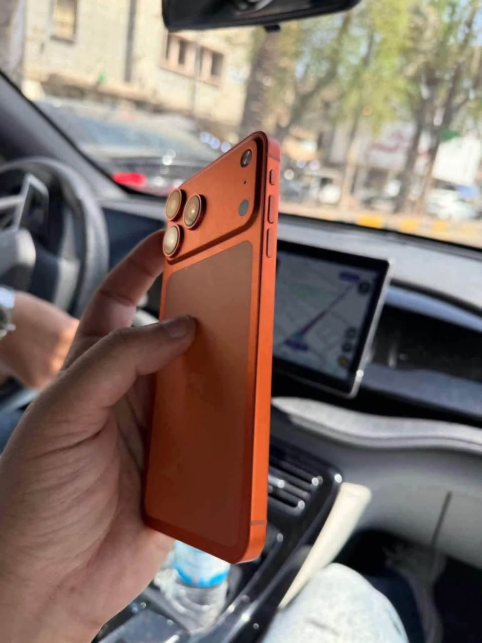 السلام عليكم ايفون Xs max محور 17 برو ماكس 'ًًنضيف كلش …
 % ذاكره 256  جهاز نضيف كلش ومكفول متوفر توصيل جميع المحافضات 🚛***********
