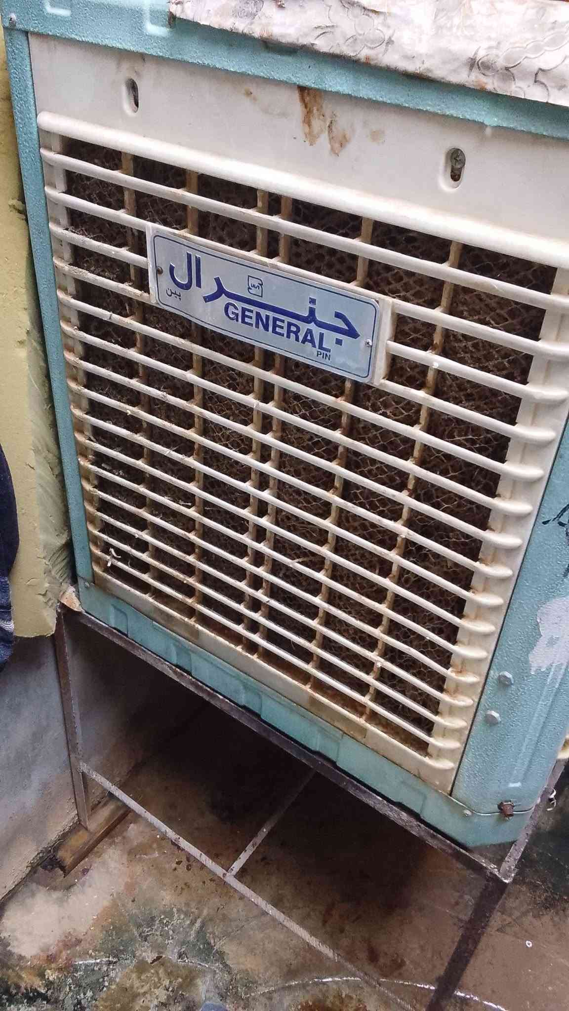 ثلاجه ومجمده حجم كبير شرط النظافه والثلج ماطور بلادي مستعجل لبيعتهم السعر الواحد ب150 وبي مجال الطيبين ***********
