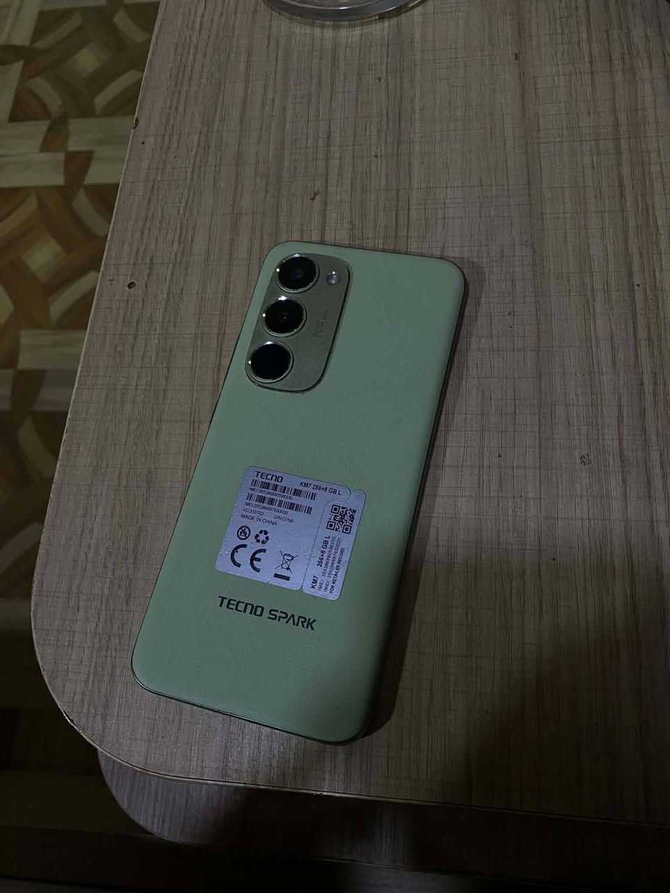 Tecno Spark 40 Pro
- الشاشة: شاشة منحنية (Curved AMOLED) تقدم ألواناً زاهية وتجربة مشاهدة غامرة.
- الأداء: معالج سريع يوفر أداءً متميزاً في الألعاب والتطبيقات الثقيلة مع استهلاك ذكي للطاقة.
- الذاكرة: مساحة تخزين داخلية كبيرة مع ذاكرة عشوائية (RAM) تضمن سلاسة التنقل بين التطبيقات.
- الكاميرا: نظام كاميرات احترافي يلتقط صوراً بتفاصيل دقيقة ووضوح عالٍ حتى في الإضاءة المنخفضة.
- البطارية: بطارية تدوم طويلاً مع دعم الشحن السريع لتستمتع بجهازك طوال اليوم دون قلق.
- التصميم: تصميم عصري وجذاب، خفيف الوزن ومريح في الاستخدام تردد الشاشه 144 هيرتز سعر 250 الف مكاني الدوره المهديه الثانيه رقم ***********
