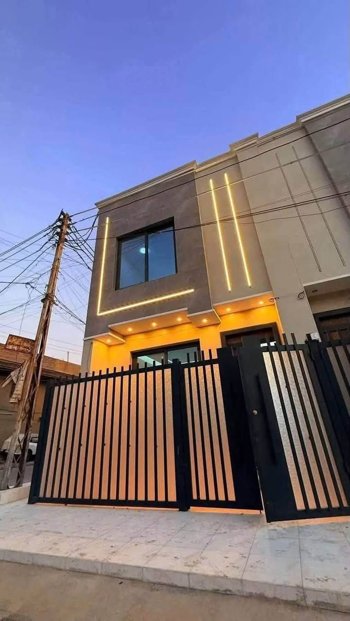 🏡 السلام عليكم 🏡
دار 50 متر تون للبيع
طابو صرف
 يحتوي  على هول صالة
غرف نوم عدد 3 منور خدمات عدد 2 
حي الجهاد  الأمن الوطني 
للاستفسار ☎️ ***********
متوفر وات ساب
