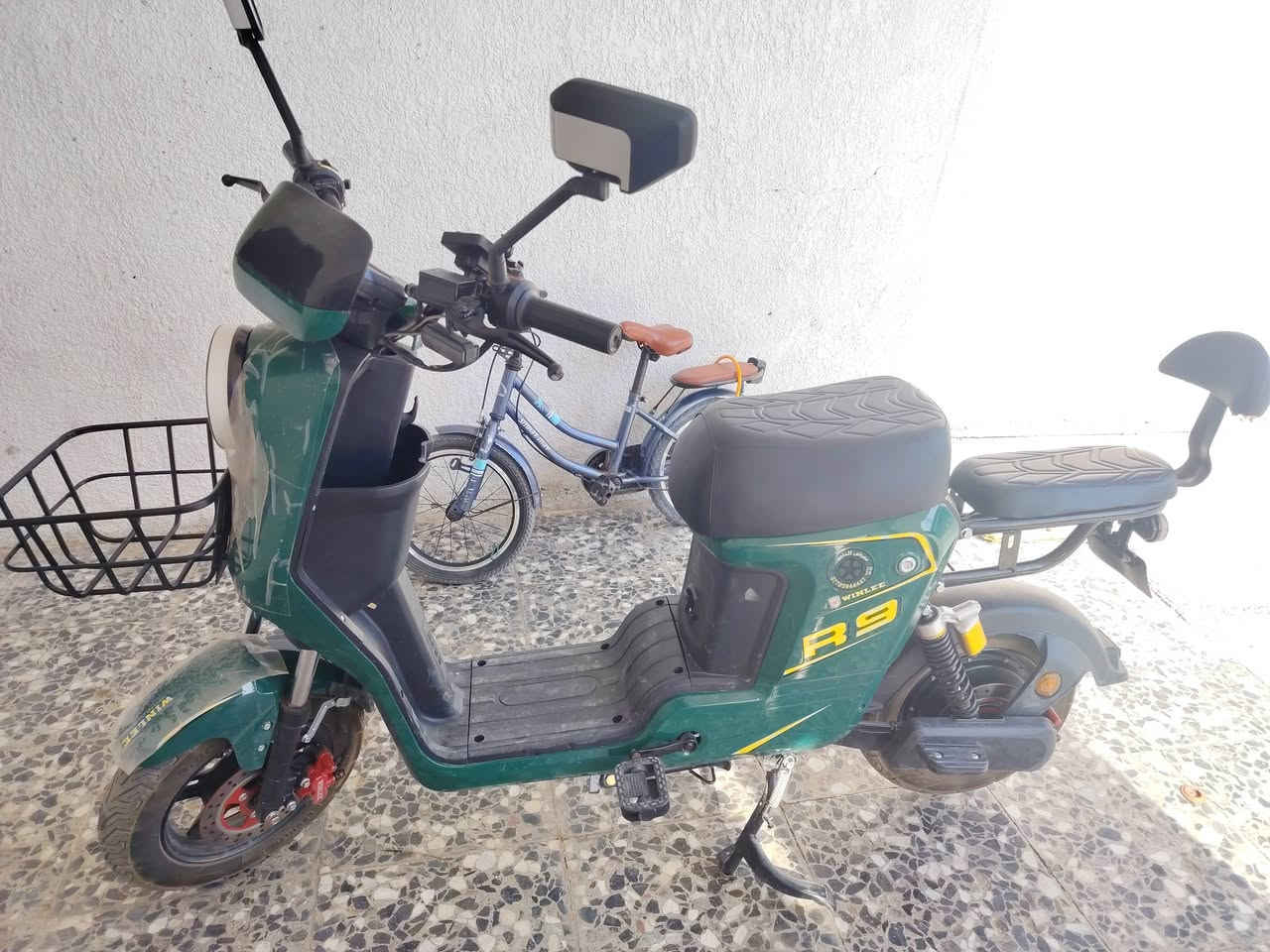 سلام عليكم دراجه R9 🔋⚡ شحن للبيع ٢٠٢٦ 
مستعمله ١٥ يوم ٦٠٠ وبيه مجال جديده الدراجه
***********
