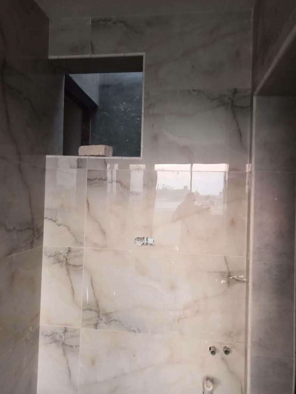 خلفة سيراميك بورسلين لبخ طلس واجهات ترميم  متفرغ حاليا عمل هندسي مضمون متوفر واتساب ***********.
