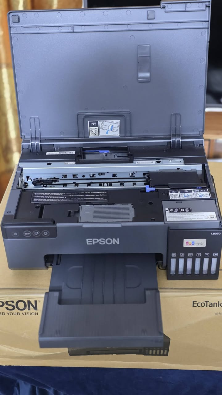 طابعة epson L8050 (A4)
الطابعة بحالة الوكالة بوكتها اشتريته جديدة على ايدي فاتحها ماداخلة لا صيانة ولا شي ومحافظ عليها من كل النواحي شخط واحد مابيها بعدها بحالة الجديد
عبيتها حبر مرة وحدة فقط ( نفسة الحبر الي اجه ويه الطابعة الاصلي) فيعني اتمنى محد يسألني ويكلي اذا حبرها حراري لان ماعرف بموضوع الحبر الحراري اني نفسه الحبر الي اجه وياها بالباكيت من فتحتها عبيتها بي

للتواصل خاص او الرقم ***********
