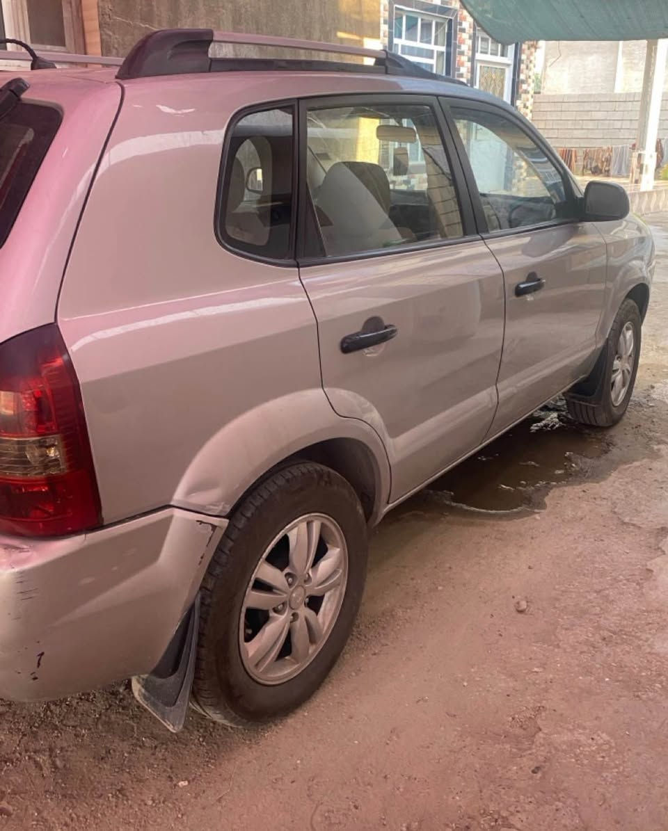 السلام عليكم توسان 2009 خليجي 4WD مابيها ولا قطره صبغ. نضيفة مال جناي. 
*********** بلاد, صلاح الدين
