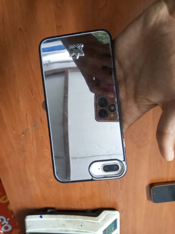 مراوس فقط ايفون 8بلص زر الهوم عاطل شاشته من يسحب رطوبه تصير بيها خطوط خفيفه مثل بل فيديو رقمي واتساب ***********
