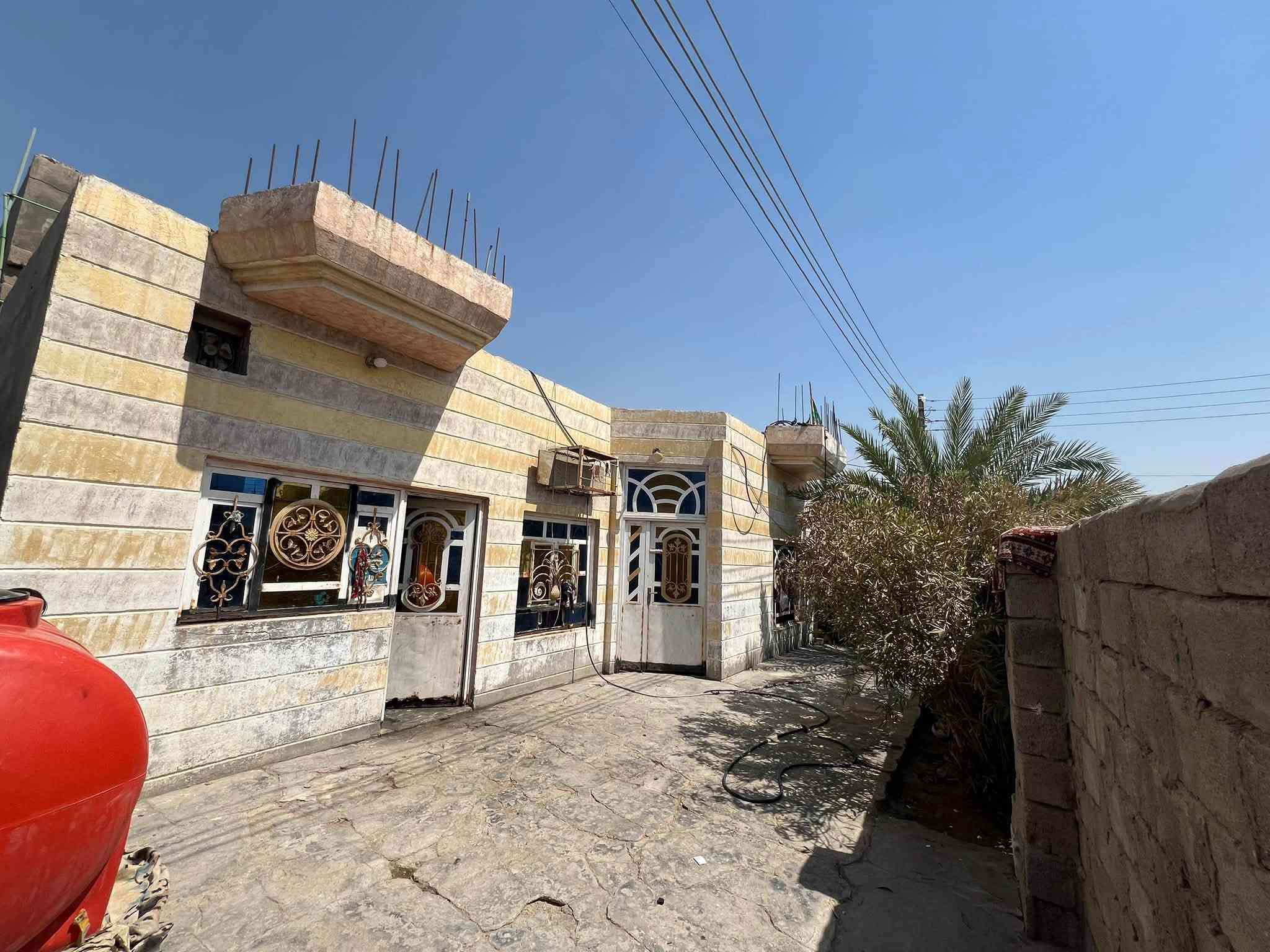 بيت طابو للبيع مساحة البناء ١٥٠ صافي بس البيت ويه الخدمات يطلع فوك ال ٢٠٠ السعر ٨٥ وبي مجال قليل ***********للاتصال 

ديوان٨*٥
غرفه ٦*٥
غرفه٦*٥
صاله٧*٥
مطبخ٤*٤
صحيات داخليه
صحيات خارجيه
الحوش ١٢ متر 
الكراج ايضاً ١٢ متر 
بناء حديث 
كلشي موضح بالفيديو العنوان شارع السوداني
