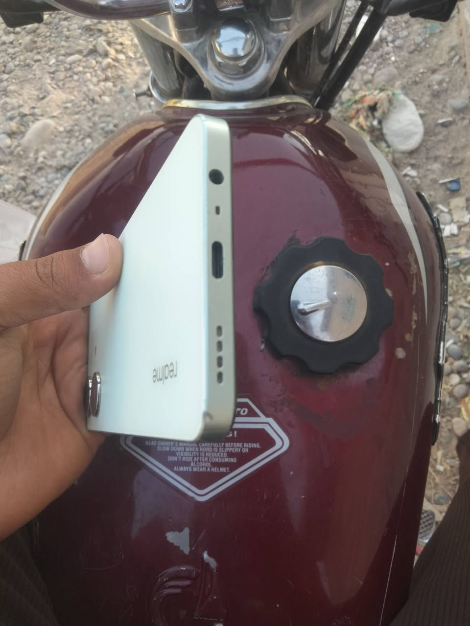 السلام عليكم
يوجد جهاز 
ريلمي نوت 60X 
 ذاكراه 128
رام 8 
الجهاز بالشرط بلادي 
بي كسور خفيفه بل شاشه 
السعر 95 وبي مجال
***********
