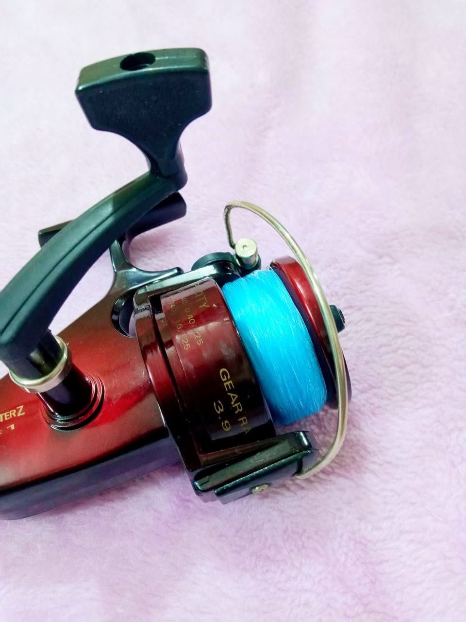 ✓✓✓السعر 25ألف عراقي قفل 
🎣 
الاسم : دايناكاستر Z – FT 5000R
شركة: ريوبي 
الحجم: 5000
الصنع: كوريا
نسبة التروس: 3.9 : 1
سعة الخيط الظاهرة على البكرة: تقريباً
0.35 ملم × 150م
0.40 ملم × 125م
0.45 ملم × 100م تقريباً

الاستخدام: مناسبة للصيد النهري والبحري المتوسط، وخصوصاً مع خيط 0.35–0.40 ملم
