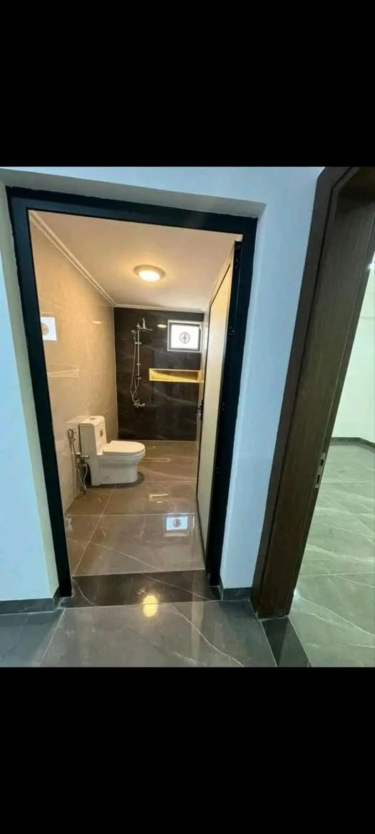 شقه للبيع مجمع الشروق السكني طابق أرضي 133 متر مدفوع أقساط 20 قسط
قسطها الشهري661

المقدمه  25
والاقساط وتحويل المصرف عل الشاري 
سعرها الكلي133 مليون
تتكون مع غرفتين ومطبخ  واستقبال هول وصحيات 2
موجرا حاليا300
***********

