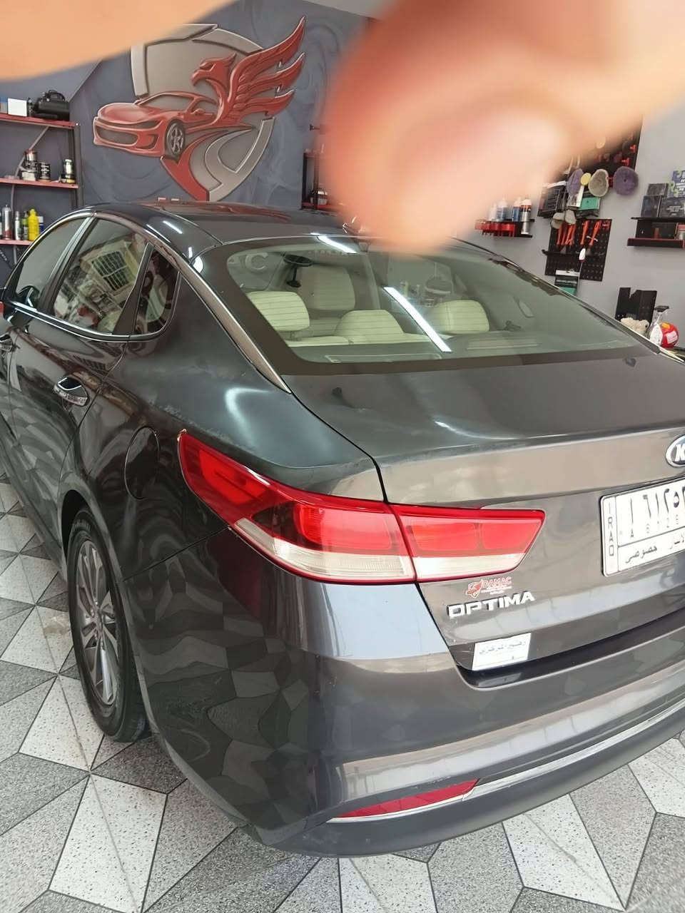 السلام عليكم
السعر 135 وبيها مجال بسيط
كيا اًوبتيما 2017  امريكي رقم انبار ب اسمي شخصيا  سياره حلوه وخير من الله 
مكينه 2400 جي دي اي
مواصفات عاديه
شاشه 
كامره
تحكم مقود
3 انظمه قياده
اشاره بالمري
جاهزه من كلشي 
مكاني الخالديه 
اي استفسار               ***********
