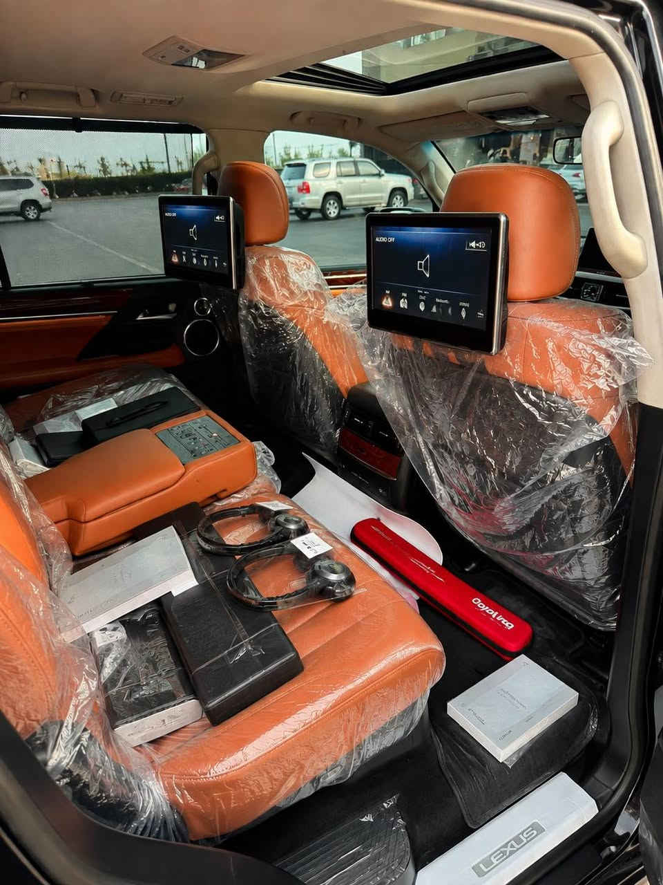 Lexus LX 570. Super sport     2018    63,000km
﷽

🔻ارخص سعر بكل العراق
أخت زيرو بل كارتون 📦📦
🔷(سياره بدون بدون موراوس )
🔹لكزس 2018   LX 570
🔹بريمی 📦 داخل مشمشی
🔹 مكفولة كفالة عامة من الدعامية إلى الدعامية
‏‎بدون صبخ .بدون بارد  ،بدون رصعات ،بدون حتى شخط🔹
‏‎دعاميات هم بدون صبغ ،رمل مابي ،لحية بدون صبخ ..بقية كلها بشرط

🔹ماشية 63 الف 
               
 فول فول المواصفات 🔹
‎  ➕بصمة➕ الانزلاق➕ورقة البيانات➕شغال كشن جلد و هيلتر 
الاحتلال➕راس ديفيد➕ 5 كاميرات  ➕ثلاجة➕زينون، جلد جاف  تدفئة شفط التبريد خزينة➕هواء مزدوج➕نظام ايكو سبورت,➕حساسية الديك المؤخرة  مرايات➕الفتحة➕باب خلفي جك➕رادار إمامي

محرك كير بشرط مامفتوح 🔹
سيارة حيل نظيفة كلشي عل بلاد لوك
سنوية زنكة كلشي جديد مدفوع لـ2031
باسمي السنوية بشرط تحويل و خرامة 
سيارة مابيـها دينار مصرف كامل من كل نواحي

نظافه ١٠٠٪؜ كامل سيرفس بدون نقص و بدون مصرف🔹
سياره مال بيت أي نقص مابيها 4 إطارات جديدة تحتها

نفسي يوم /تحويل و وكالة حاظر 
مكانك /داخل سليماني

🔸سعر 640$
🔸موبايل/ *********** السليمانية, العراق
