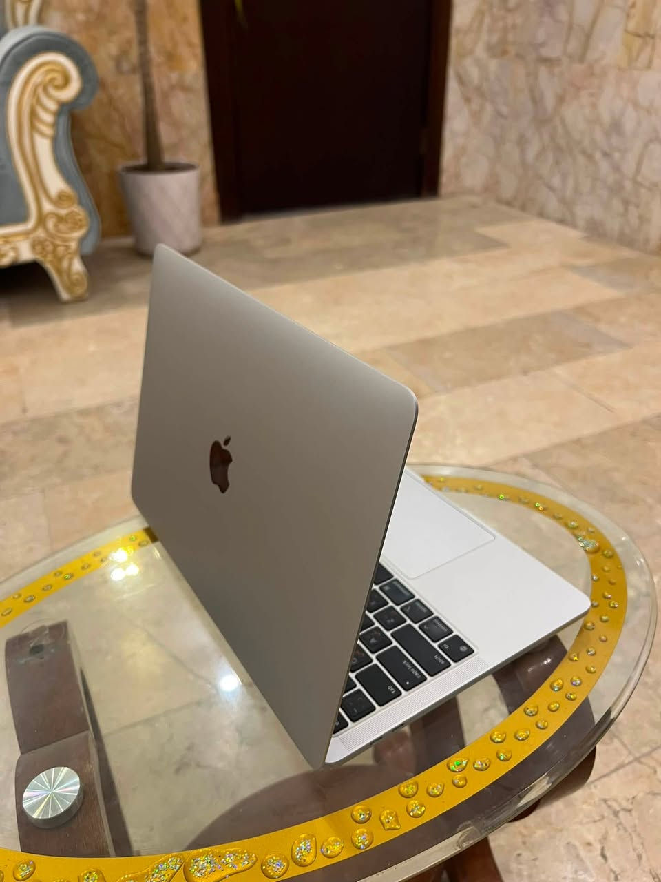 السلام عليكم 
حاسبه ماك بك ام وان 
ذاكره 256 
بطاريه 90 
رام 8 
السعر الاتصال عل ***********
