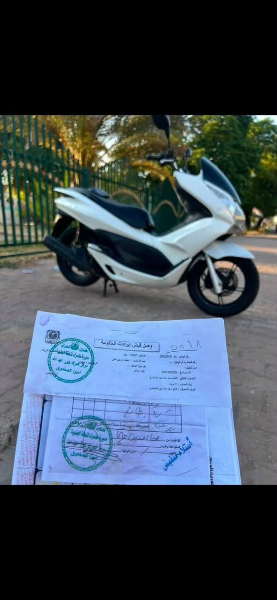 السلام عليكم
Pcx الجيل الاول 
الدراجه فول خير من الله لا تنقيص لا تبخير المكينه مكفوله كفاله عامه من البرغي 
بيها طحه زغيره بالدشبول فقط 
اي نقص مابيها الشراي ينتصل ويدلل 
رقمي ***********
السعر 11$ بيها مجال شي بسيط
