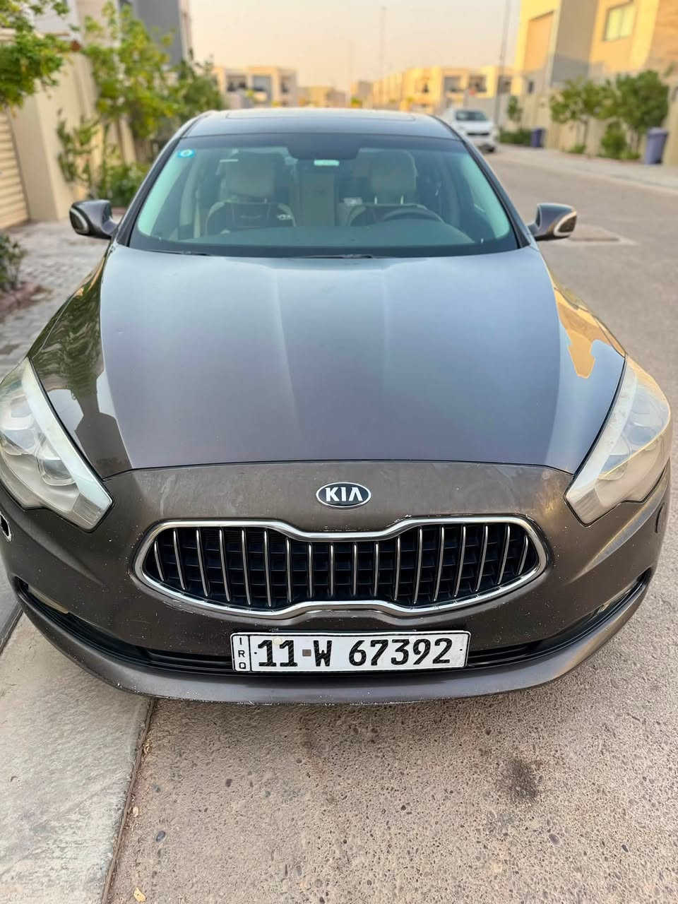�🔥 للبيع كيا كوريس 2014 – فخامة ورقي
KIA QUORIS 2014
🔹 الموديل: Kia Quoris
🔹 السنة: 2014
🔹 المحرك: V6
🔹 القير: أوتوماتيك 8 سرعات
🔹 الدفع: خلفي
🔹 اللون الخارجي: بني غامق / موكا
🔹 الداخلية: بيج مع ديكورات خشب فاخرة
🔹 جنوط أصلية متعددة الأذرع

✨ التجهيزات والمواصفات:
• جلد داخلي فاخر
• مقاعد كهربائية
• ذاكرة مقعد السائق
• تدفئة وتبريد للمقاعد حسب التجهيز
• تحكم كهربائي بالمقاعد
• تحكم بالمقود
• أزرار تحكم بالصوت والاتصالات بالمقود
• تشغيل بصمة / دخول ذكي
• شاشة وسطية
• نظام صوت وMedia
• Bluetooth / USB / AUX
• تكييف أوتوماتيك Dual Zone
• فتحات تكييف خلفية للركاب
• ساعة وسطية فاخرة
• ديكورات خشب أصلية بالتابلو
• ستائر خلفية
• مرايا كهربائية
• طي كهربائي للمرايا
• حساسات ركن
• كاميرات حسب التجهيز
• مثبت سرعة
• أنظمة ABS وESP وأنظمة أمان متعددة
• Airbags متعددة
• إضاءة أمامية متطورة
• كشافات ضباب
• كروم كامل حول النوافذ والهيكل
• عادم مزدوج بتصميم رياضي
• جنوط فخمة أصلية

📸 السيارة مصورة من جميع الجهات ومن الداخل، والصور توضح التفاصيل والحالة.

📍 الموقع: بغداد
📌 الممشى:98 الف كيلو
💰 السعر:145$
📞 للتواصل:***********

الفحص بأي مكان يختاره المشتري للجادين فقط.

🔥 للمهتم بالفخامة والراحة، الكوريس خيار مميز جداً
