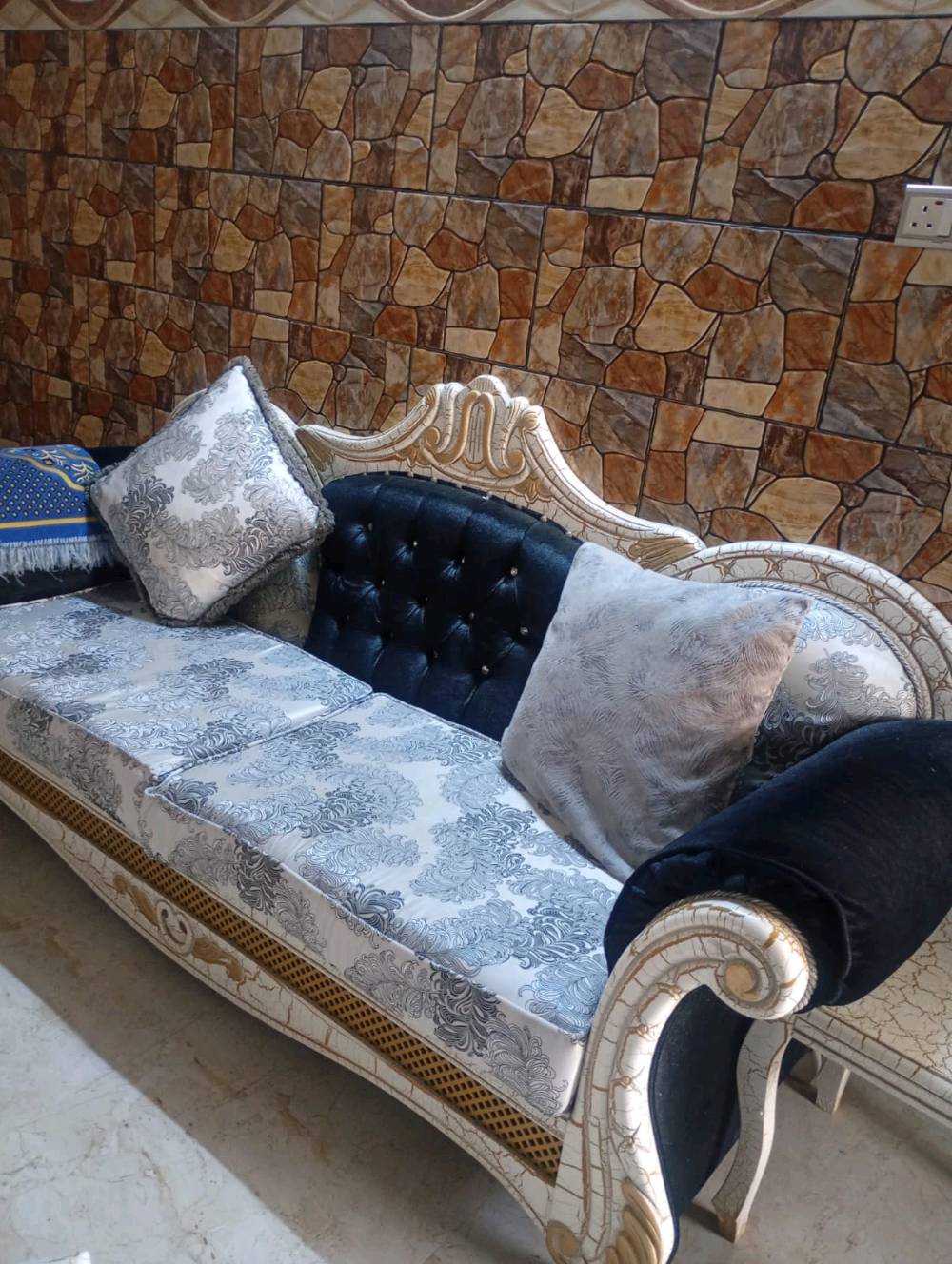 ديوان ملكي عشر أمتار معا طبله كبيره 4زغار سعر 650بي مجال