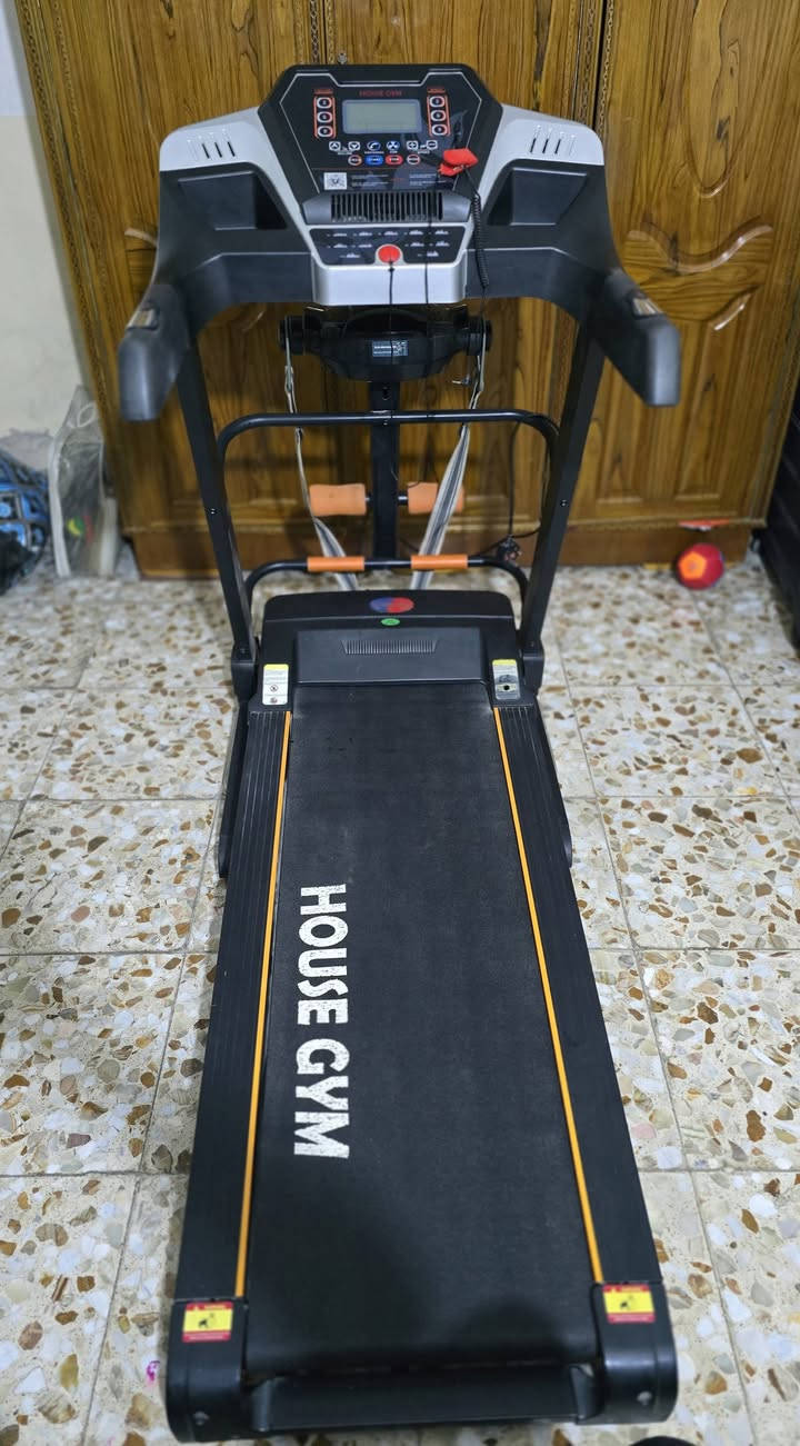 جهاز جري مستعمل شي بسيط ماركة (House Gym) مواصفاتة جبلي + جهاز رجاج حارق دهون + مروحة داخلية فان + سبيكر + عداد مسافة وحساب سعرات و نظام حماية 

السعر 250  للأستفسار ***********
