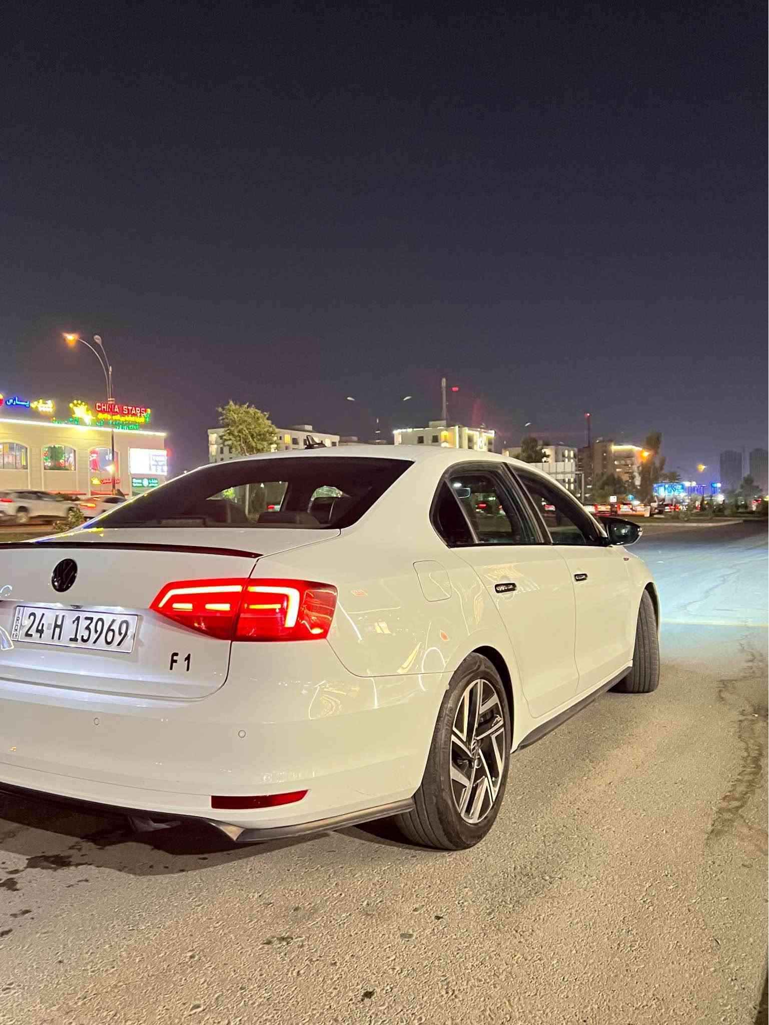 Jetta GLiفوول فوول مواسةفات هةموو شتي بةشةرت سيستةمي گزوز سپورتي لةسةرة 
سلايت
كوشن جلد و هيتةر 
سةماحة BOOS
3 گير پاڤل شةفتي سوكان تةحكوماتي سوكان
پشت و پئش كةپس 
گئر  مةكينة. بةشةرت 
سةنةوي نوئية هةتا ٢٠٣٢ دينار مةسرةفي نية 
سةيارةكة دةرگا و چاملغي بؤياغة تؤزةك ناو دةرگةي گرتية هةموو شتي بةشةرت بئ مةسرةف و مالي گةنجان (سعر١٠٨) و كةمةك ماجاليشي تيداية  تةلةفون ***********/***********/*********** أربيل, العراق
