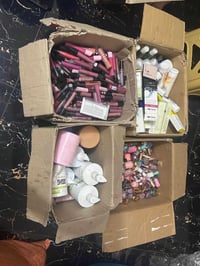 غراض شلع مال كوزمتك بغداد الاتصال برقم 07760855611