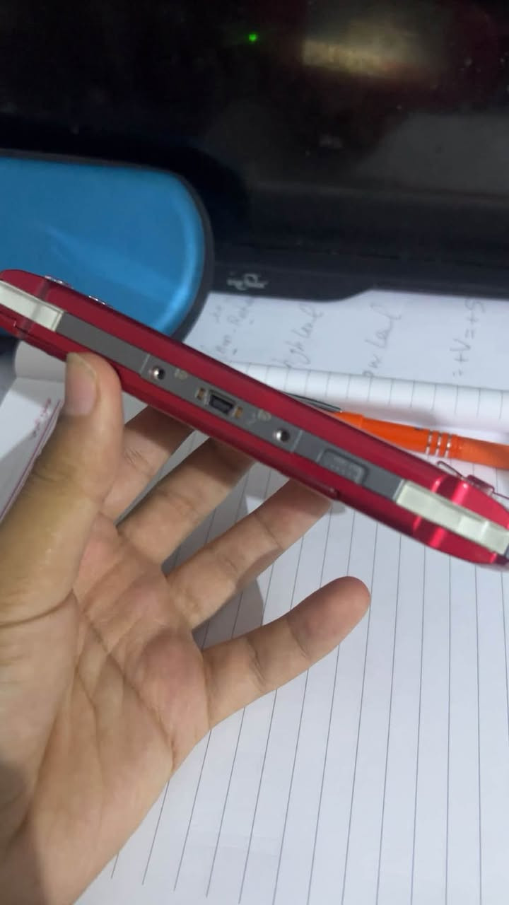 PSP 3000 اللون الاحمر
لون نادر وجهاز مُعدل (مهكر) مع كامل ملحقات و رام جاهز لاضافة الالعاب وكيبل نقل العاب وملفات من الحاسبه +حقيبه ما عدا الكارتون لان ضايعه الجهاز نظافته گدامك شخط مابي السعر ١٣٠ بي مجال للشراي  غير متواجد فيس بوك رقمي *********** بي واتساب
