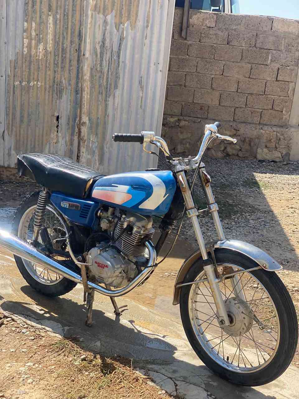 السلام عليكم موطور بارت9999طخم تايرات جديد محرك نضيف صالنصه باكستاني والسعر خاص***********
