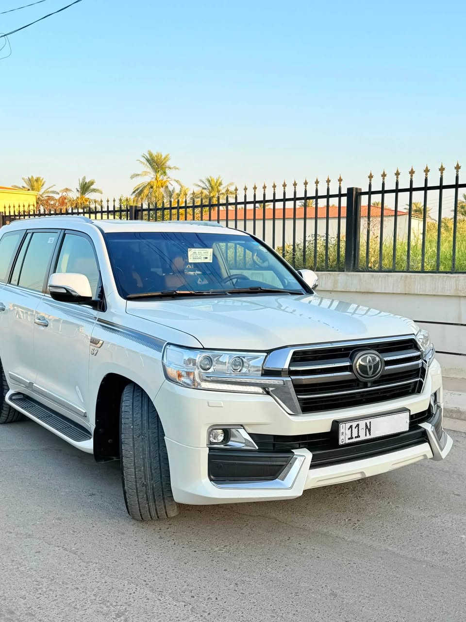 السلام عليكم للبيع تيوتا لاندكروز 2020( VXS) رقم بغداد بسمي تحويل ثاني يوم فول مواصفات لكزس جكات
كفالة عامة من الدعامية للدعامية
بدون صبغ، بدون بارد، بدون رصعة، بدون رمل
 كير ومحرك على وضع الشركة، ما مفتوح وبدون أي خلل
 دبل رادار
محرك 5.7 لتر V8
ماشية 49 ألف كيلو حقيقي
المواصفات: •جكات تصعد وتنزل
• داخل قرميدي 
• ستيرن كهرباء
• صندوق شفط كهربائي
• رادارات أمامي وجانبي وخلفي وخط شارع
• كشنات تبريد
• 5 كاميرات
• شحن لاسلكي
• نظام ترحيب الاقتراب
• 3 شاشات
• نظام صوت لكزس 19 سماعة
• نظام قيادة Eco / Normal / Sport
السيارة نظافة عالية وكلشي على وضع الشركة 
مكان السيارة صلاح الدين/بلد
رقم صاحب سيارة ***********
