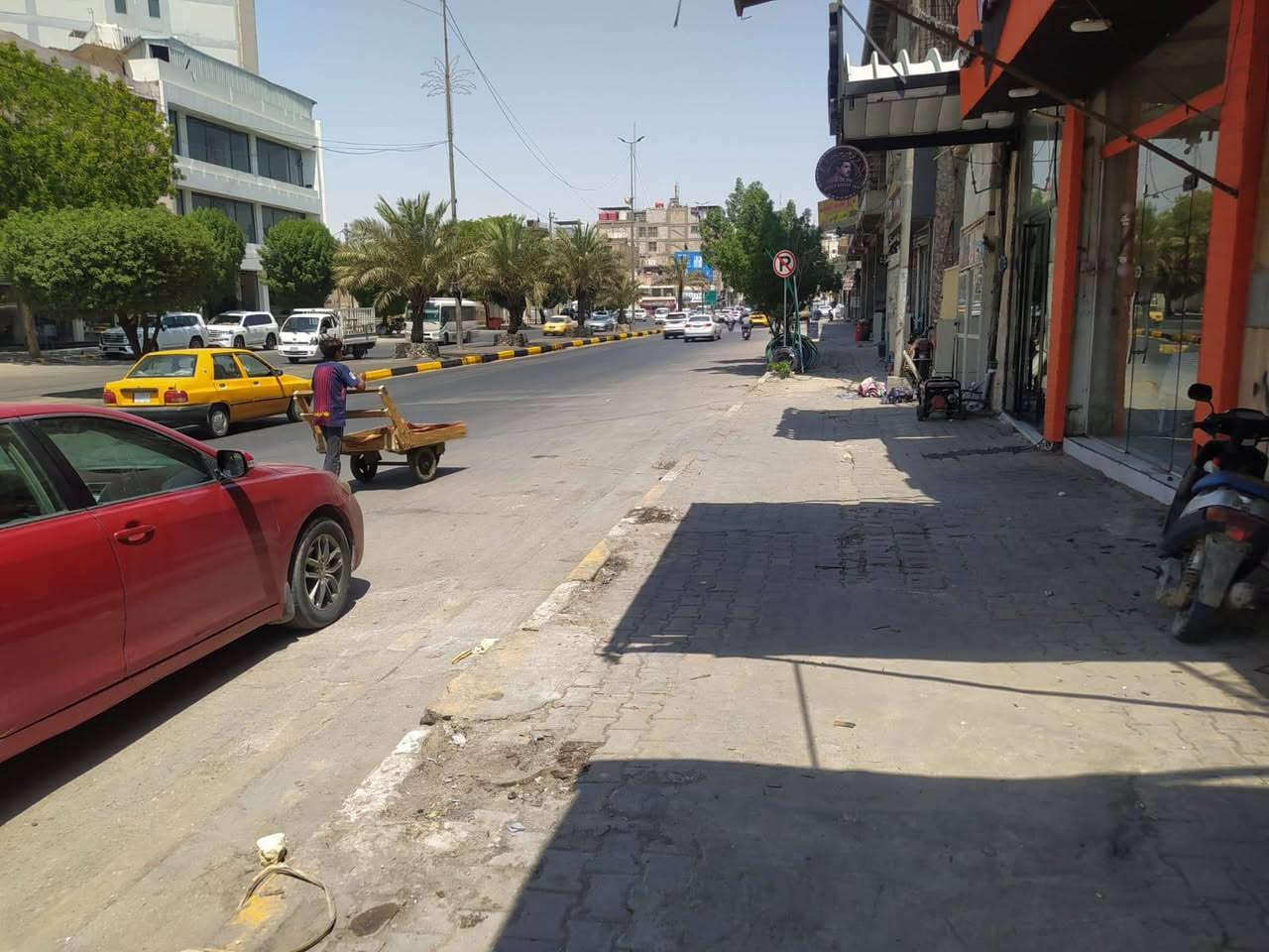 🚨 سؤال صريح لأهل كربلاء… منو عنده الجرأة يجاوب؟

📍 محل بهالموقع القوي… ممكن يطلع ذهب 💰
أو يفشل إذا الفكرة مو صح ❗

محل للإيجار في شارع ميثم التمار – كربلاء
🚶‍♂️ يبعد مسافة مشي عن مرقد أبو الفضل العباس (ع)

📍 موقع بحركة قوية جداً وفرص نجاح عالية

📏 الأبعاد:
واجهة 3.5 متر
نزال 7.5 متر

💡 خلينا نسويها تفاعل حقيقي:
لو هذا المحل إلك… شنو أول مشروع تفتحه؟

اختار أو اكتب فكرتك 👇
1️⃣ كوفي
2️⃣ مطعم سريع
3️⃣ موبايلات
4️⃣ مشروع ثاني (اكتبه بالكومنت)

🔥 أكثر فكرة راح تتكرر بالتعليقات… يمكن تكون فعلاً أنجح مشروع بهالمكان

💬 اكتب رأيك وخل نشوف منو يفكر بطريقة مختلفة

📞 للاستفسار: *********** كربلاء, العراق

