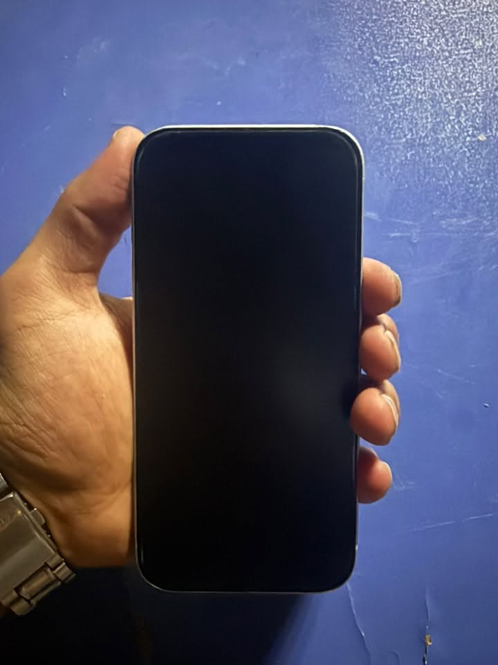 ايفون 15 عادي مكفول فقط ضهر مفطور
ذ 128
بطاريه 🔋82
كلش نظيف جهاز 
استعمال شخصي
واتساب ***********
