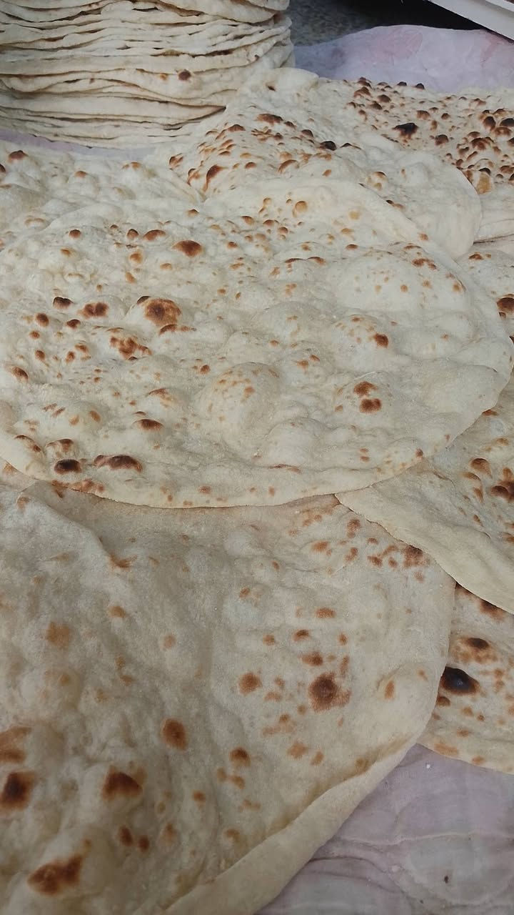 السلام عليكم اخبز خبز بيت عل كهرب 
الطحين من يمكم عشرة بلف 
الطحين من يمي خمس كرص بلف 
خبز صاج الطحين من يمي اربعه بلف 
الطحين من يمكم سته بلف 
خبز شعير خمسه بلف الطحين من يمي 
الطحين من يمكم سبعه بلف 
العنوان موصل حي الانتصار شارع 30
الاستفسار ***********
