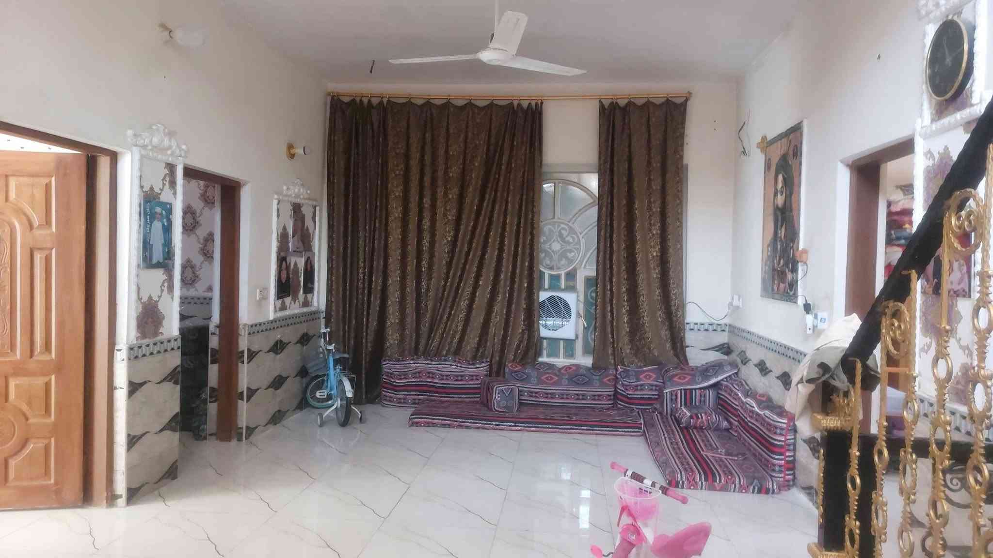 بسم لله الرحمن الرحيم
الديوانيه 
بيت طابو زراعي ال بو جاسم خلف شارع جامع الجوادين بين الحضاره وشارع الوكفه شارع المولد مال عقيل يم محل ابو ناجي . بيت طابوق من ساسه لراسه ركن المساحه ٢٥٠ 
يحتوي على ٢غرف ٥×٤ +صاله ١٠×٤ +مطبخ ٥×٤ + ستقبال ٤×٧ +صحيات داخليه وخارجيه +ممر عرض  ٢متر +منور عرض ١ متر +بيتونه ٣×٤+ سطح شتايكر جديد مال العام +ارضيت البيت بورسلاين واخيراً كهربايات البيت والماء جديد 

***********
