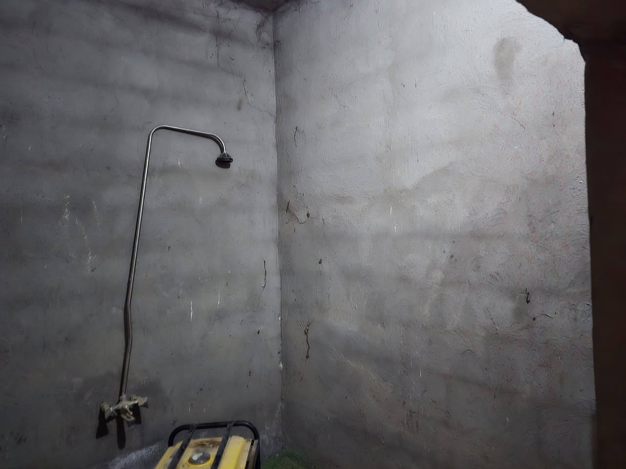 بسم الله الرحمن الرحيم 
🏡 إعلان بيع — فرصة ممتازة ومضمونة! 🏡
للبيع مشتمل زراعي جاهز ومترتب، يصلح كاستراحة عائلية أو سكن، بمواصفات كاملة وأرض ممتازة:
🔹 المساحة: 215 متر مربع.
🔹 الملكية: سند زراعي (سنة 25) باسمي مباشر.
🔹 طبيعة الأرض: أرض زراعية  أصلية قوية
 (ليست جفر ولا دفن).
✨ تفاصيل ومواصفات العقار:
• 🌳 حديقة كبيرة مزروعة ومرتبة وتنور طيب مع شواية 
• 🏠 مشتمل كامل ومسيج بالكامل لتوفر الخصوصية والأمان.
• 🚪 يحتوي على: غرفة كبيرة  + مطبخ + صحيات وخدمات كاملة.
• ⚡ كهرباء واصلة وكاملة.
• 💧 ماء اساله متوفر.
📍 الموقع: [الجمعية الثالثة خلف مضيف شيخ عمار  بالنهاية]
💰 السعر: [٤٣]
📞 للإستفسار أو المعاينة:
يرجى الاتصال على الرقم: ***********
