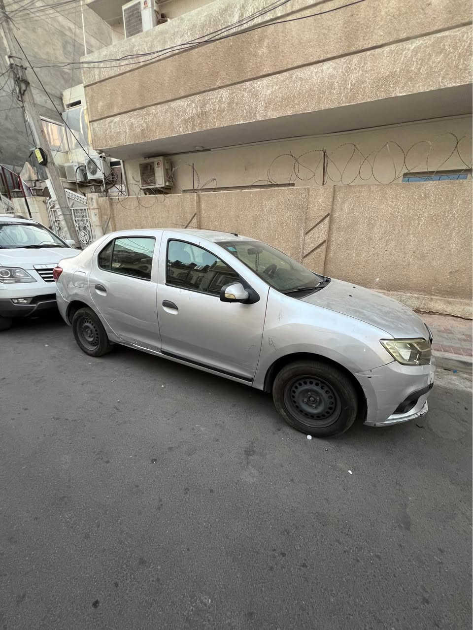 رينو 2019 بلاديه بيه طخطخات ابيع واقع حال بدون صبغ محرك كير صدر خير من الله السعر 55 وبي مجال *********** المكان الكاظميه بغداد, العراق
