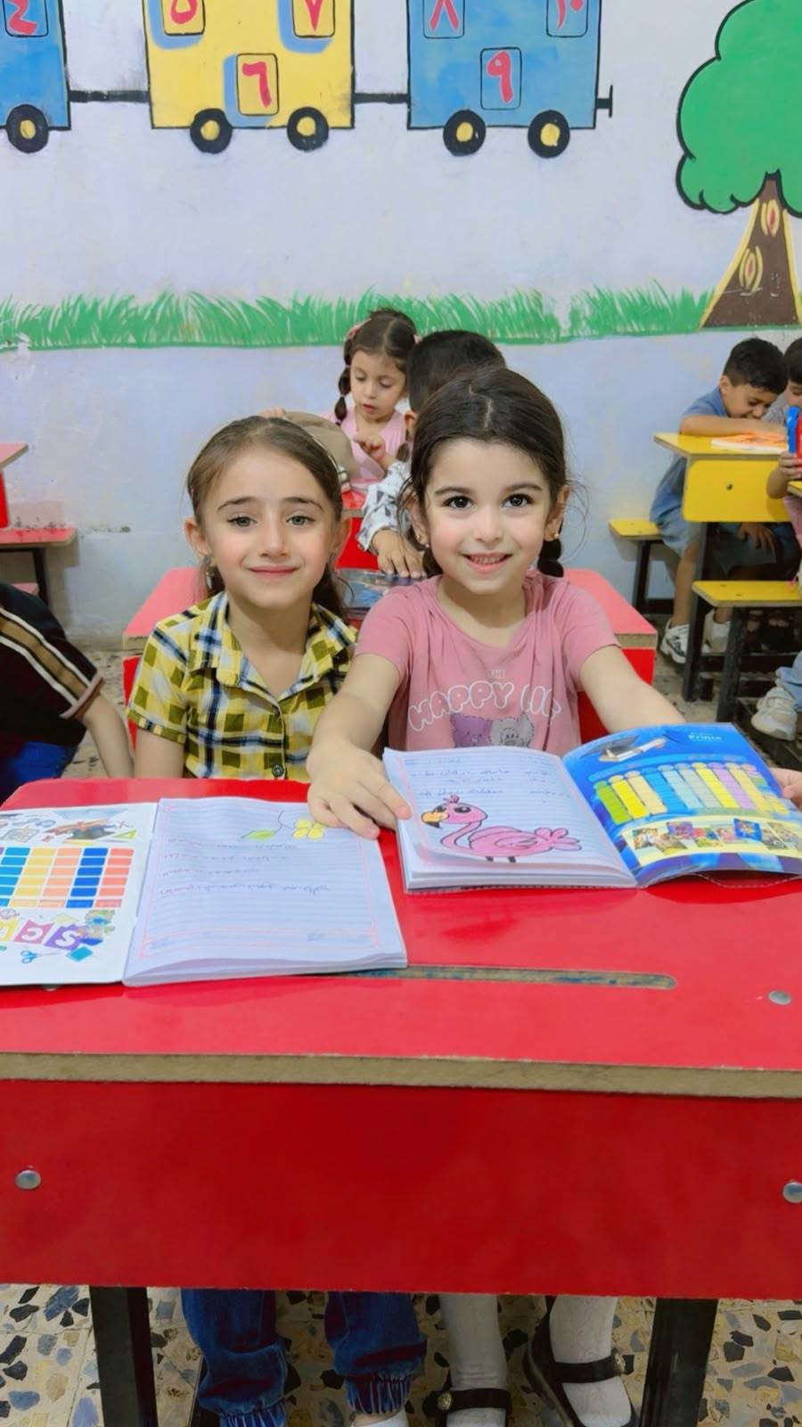 لمسات بسيطة على دفاترهم.. وفرحة كبيرة بعيونهم

#شعارنا #لسنا #الوحيدون #لكننا #نطمح #ان #نكون #الافضل
ناحية الوحدة ـ سيد عزال ـ خلف مدرسة الحليم الاهلية
للاستفسار ***********
