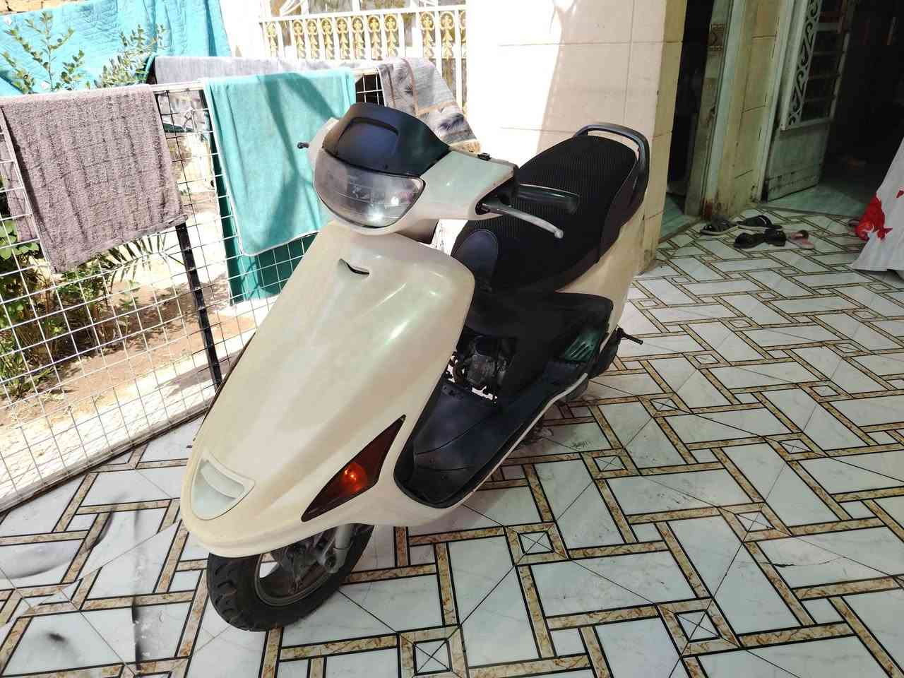عمي سلام عليكم ورحمة الله وبركاته فراشه خذنها حاويه الله شاهد بقت عندي ٨ اشهر  سويت بيها ولفات وباتري  مالتها كاعد وسيم البريك فالت ..
 البقيه كلشي شغال إشارة هورن  لايت   تايرات جدد واضحه بصوره رايدها ب ٤٠٠ بيها مجال مكاني ديوانية حي العسكري ثالث قرب جامع زين العابدين *********** وتساب لو علق واجيك خاص
