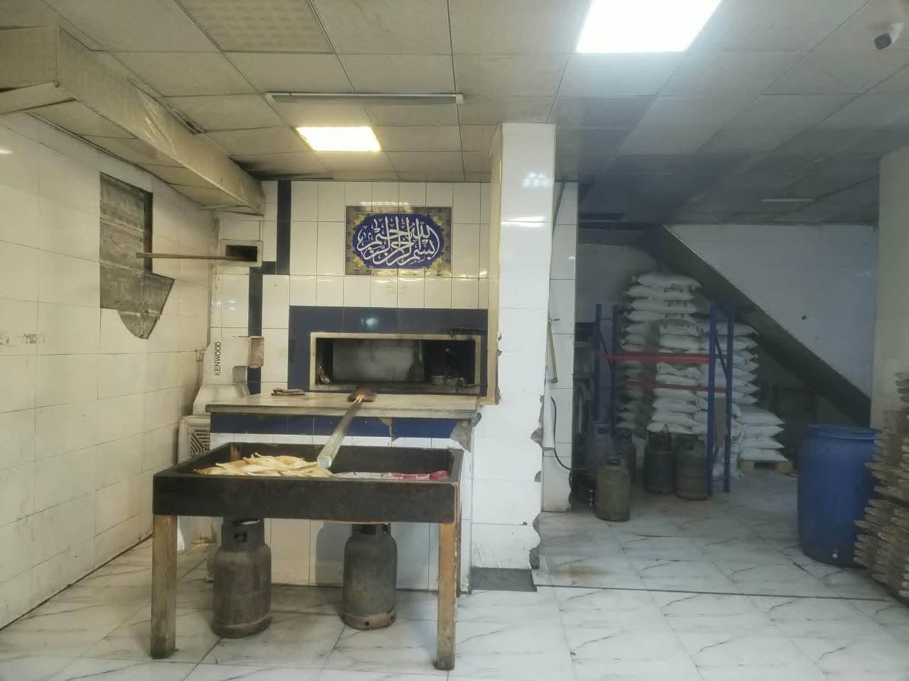 فرن تجاري • شغال معجنات • واجهة شارع