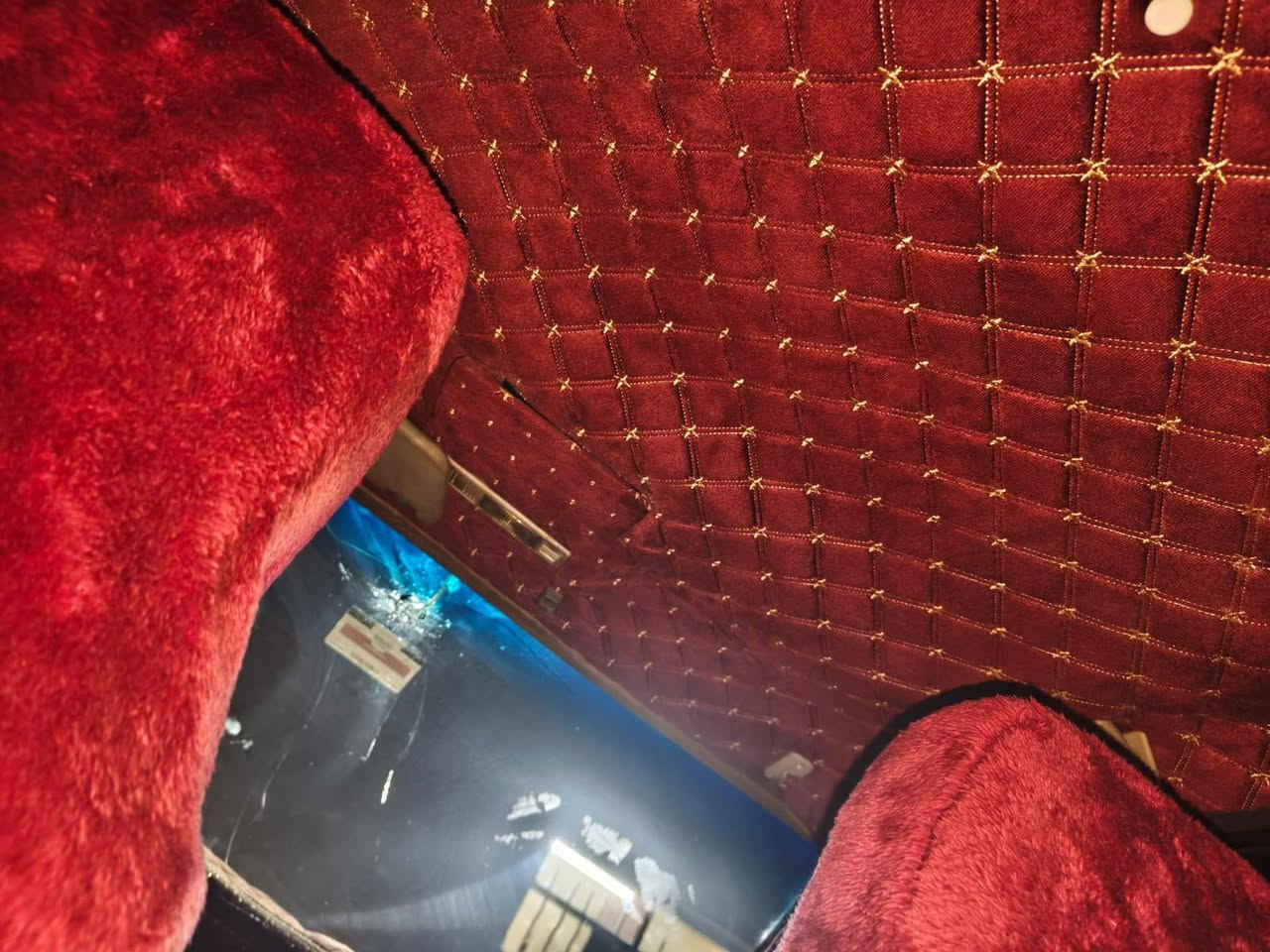 السلام عليكم 
للبيع سيارة اودي كير محرك شرط لا تبخير ولا تنقيص كهربائيات شغاله لايت عالي ناصي مشط باور كصه صدر جديد خلفي امامي رقم كركوك شرط التحويل سعر 18وبيها مجال العنوان شرقاط اسديره الاتصال على رقم ***********
