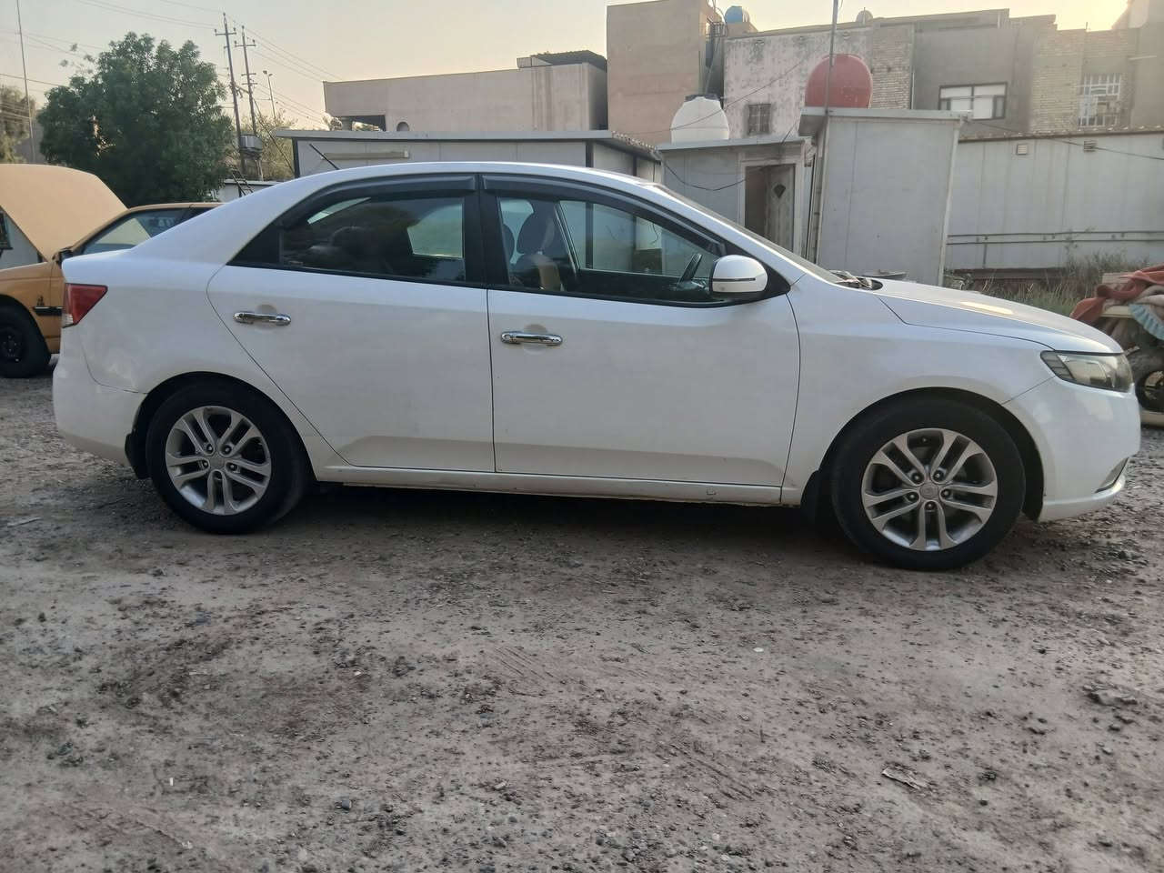 سيراتو ٢٠١٢ خليجية اوتو كير مكينة تبريد كفالة سيارة بسمي والسونار موجود كدامك السعر ٨٦ وبيهة مجال للاستفسار ***********
