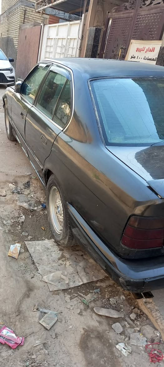 سلام عليكم عندي هاي بي ام موديل ٩٠اصلي الحجم ٥٢٥ مكينه مفتوح كير عادي رقم بغداد تحويل مباشر بس بيع مااروس ولا قصد نقد فقط لسياره أوربي فول عادي بس جام كهرباء مكينه وكير جديد تخم تاير جديد ويل كب جديد لاضربه ولا خياس جديدةمكاني بغداد الشعب رقم ***********لسعر ٢٩
