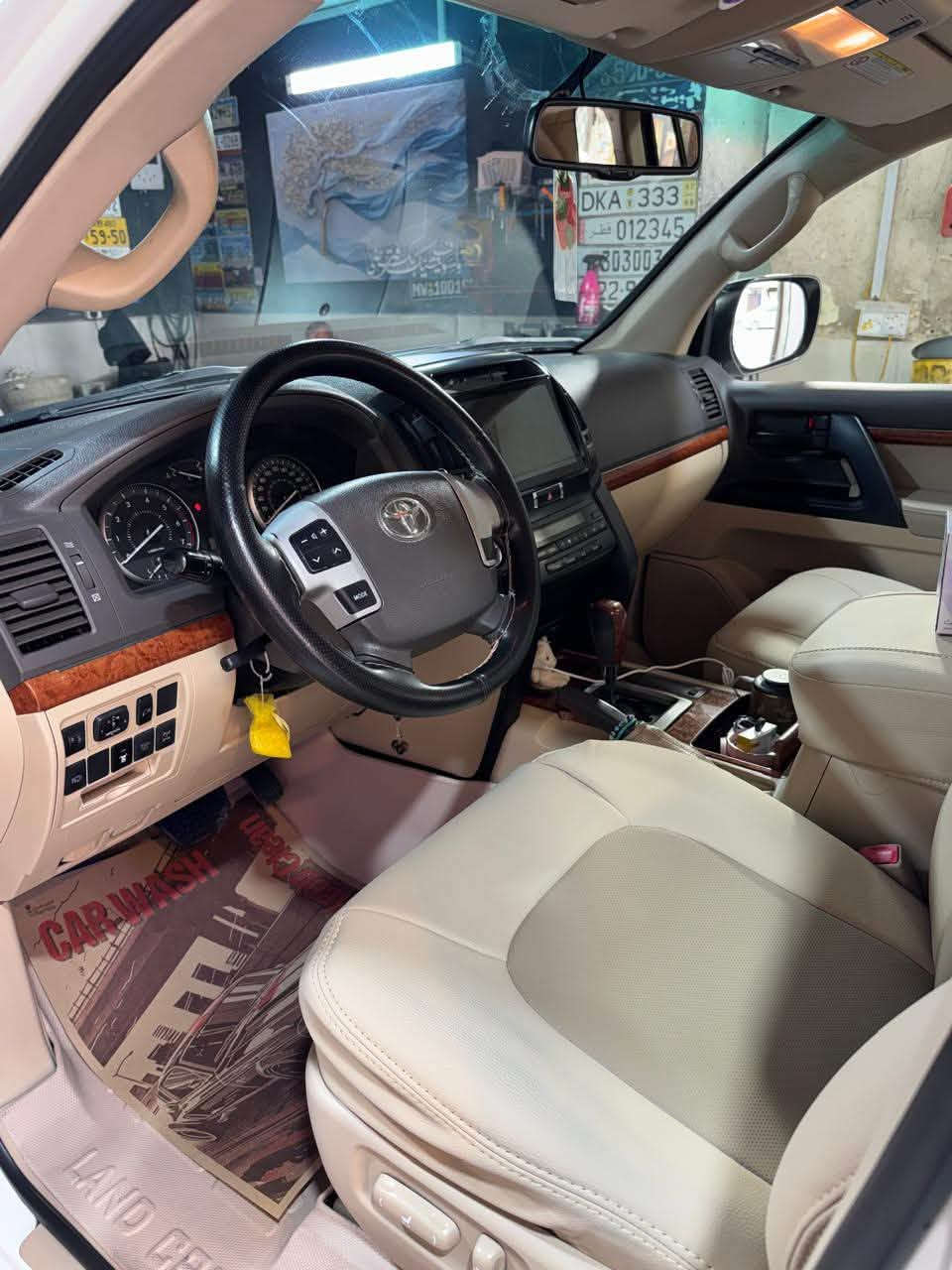 السلام عليكم ..  GXR 2012 للبيع 
السيارة جديدة و نظيفة 
محرك V6
السيارة : يوجد بارد في بعض الأماكن + الجاملغ الأمامي الأيمن و الباب الأمامي الايمن مفتوح البراغي لغرض التقسيم ) 
ماشية : 170 KM الف 
السيارة بأسمي تحويل او وكالة 
رقم سليمانية 
محرك + گير (كفالة شرط الفحص )
السعر : 287$  وبي مجال .
العنوان : البصرة 
رقم الهاتف : ***********
