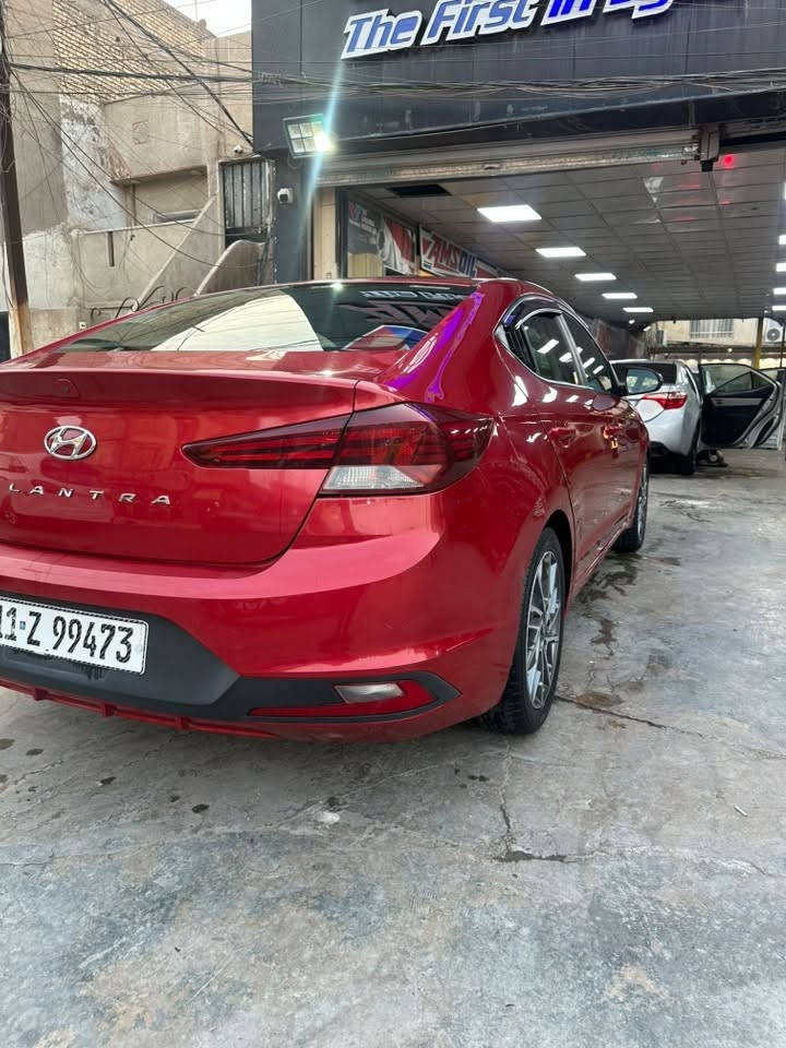 السلام عليكم النترا وارد امريكي
بغداد 

للبيع موديل 2019

السعر 120$ قفل

صور الحادث مرفقه بالسونار

نص فول 

تدفئه 

تبريد شغال 

الاتصال***********
