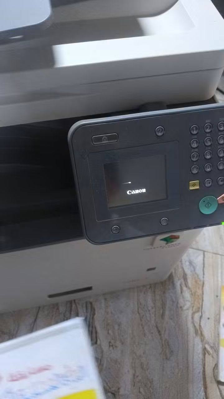 اسلام عليكم
للبيع جهاز استنساخ 
نوعيتة كانون 
الطباعة عادي وملون 
الحبر طوز 
للاستفسار المراسلة على الخاص  
او الاتصال على الرقم *********** بي واتساب 
سعر.  125
