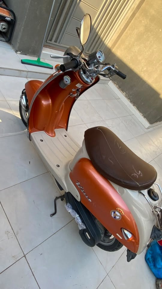 دراجه/مصريه كلاسك فحل 🛵
دراجه مال حاويه 🙆‍♂️ 
صارلها شهرين من طالعه 📃
وصل مكاتبه بيها 📕
سعرها ٨٠٠💵
لمو شراي لا يعلق 🌹
***********📞📞
