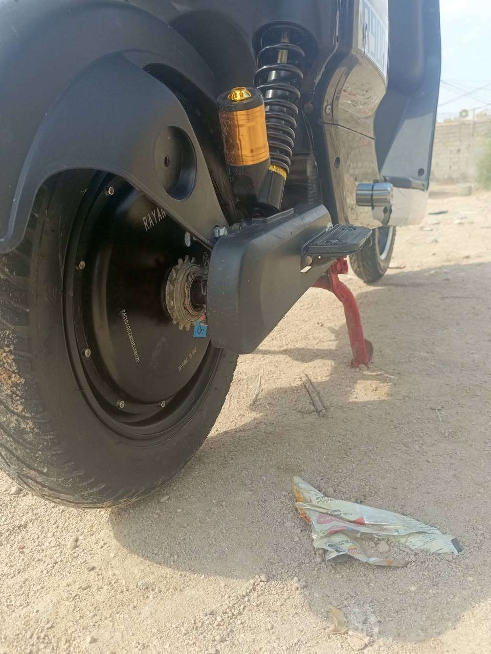 السلام عليكم شباب دراجه شحن للبيع
سعر كلش مناسب وجديده 
اسمه R900 شركه الريان من محمد الوكيل 
ومواصفاته معروفه 
و الدراجه تجي وتفحص بيدك
 من اي شي اكفلك بعدهي زيرو 

السعر 460 وبيه مجال قليل 
المكان بصره شط العرب تنومه 
الرقم ***********
